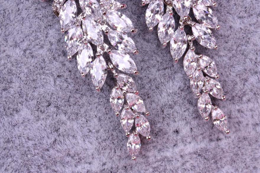 Серьги Милли с цирконами из Посеребренная бижутерия от  5