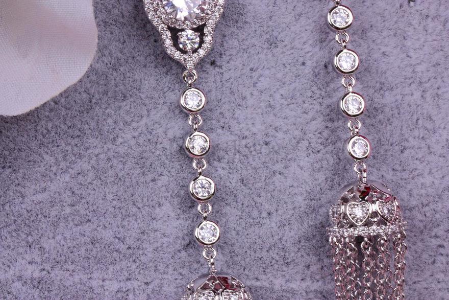 Серьги Иллюзион с цирконами из Посеребренная бижутерия от  5