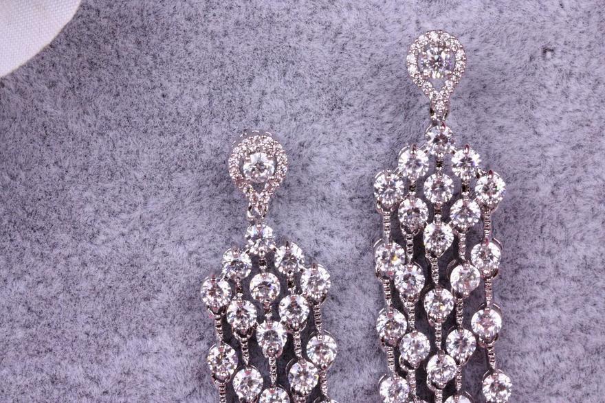 Серьги Звездопад с цирконами из Посеребренная бижутерия от  4