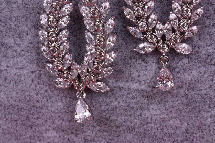 Длинные цирконовые серьги Oliva из Посеребренная бижутерия, Цирконий от  4