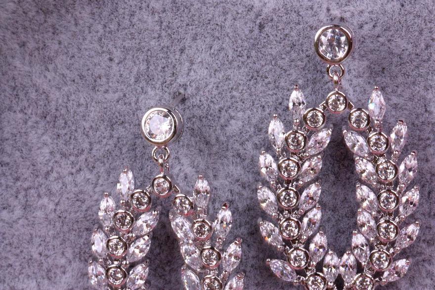 Длинные цирконовые серьги Oliva из Посеребренная бижутерия, Цирконий от  5