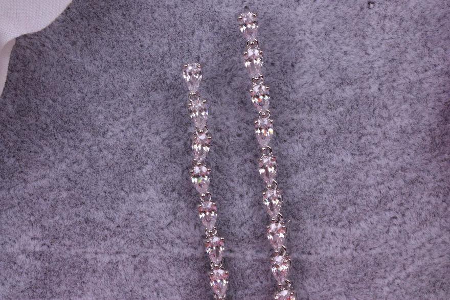 Длинные капельки с цирконами из Посеребренная бижутерия от  4