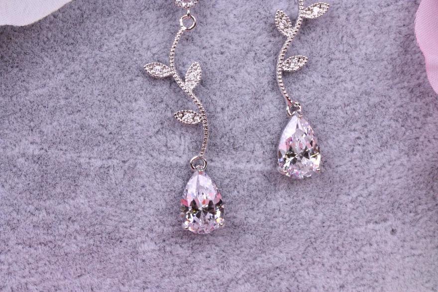 Серьги с цирконами Веточки из Посеребренная бижутерия от  3