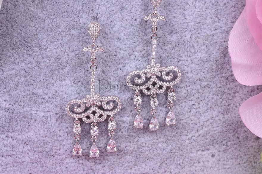 Серьги Onegin с цирконами из Посеребренная бижутерия от  3