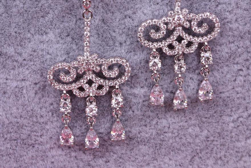 Серьги Onegin с цирконами из Посеребренная бижутерия от  4