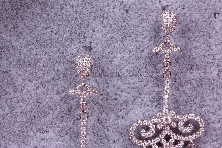 Серьги Onegin с цирконами из Посеребренная бижутерия от  5