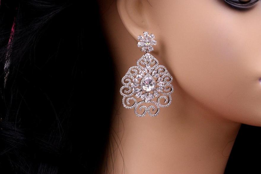 Серьги цирконовые Завитки из Посеребренная бижутерия, Цирконий от  2