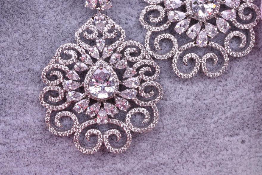 Серьги цирконовые Завитки из Посеребренная бижутерия, Цирконий от  3