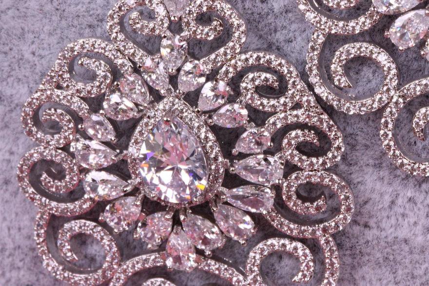 Серьги цирконовые Завитки из Посеребренная бижутерия, Цирконий от  5