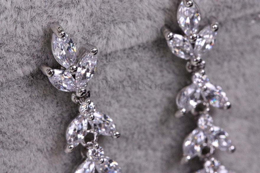 Серьги Martina с цирконами из Посеребренная бижутерия от  3