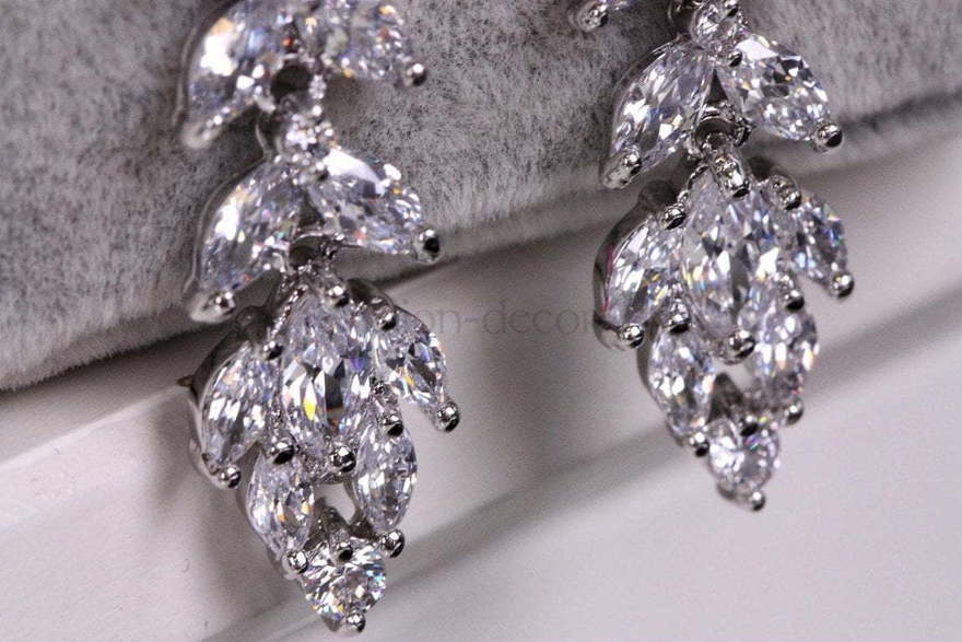 Серьги Martina с цирконами из Посеребренная бижутерия от  4