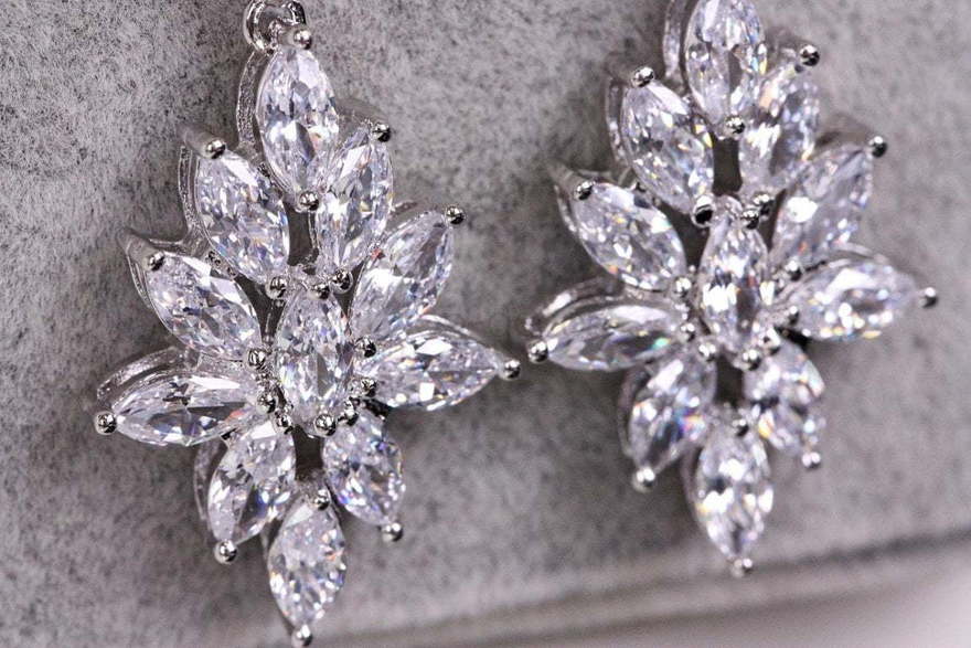 Серьги Fernanda с цирконами из Посеребренная бижутерия от  3