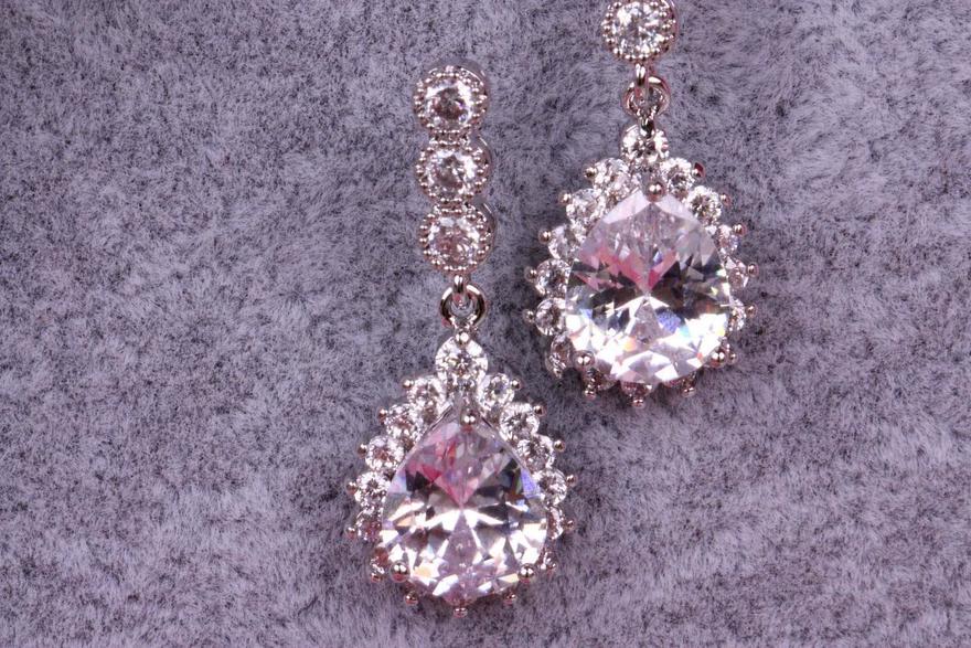 Серьги с цирконами Dolores из Посеребренная бижутерия от  3