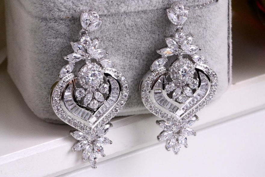 Цирконовые серьги Sofia из Посеребренная бижутерия, Цирконий от  2