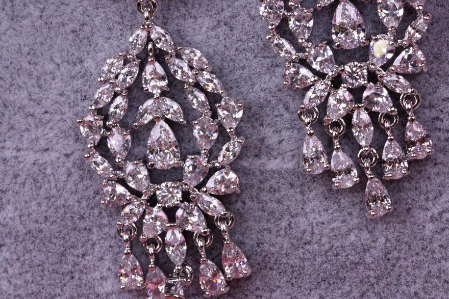 Серьги с цирконами Pavlin из Посеребренная бижутерия от  4