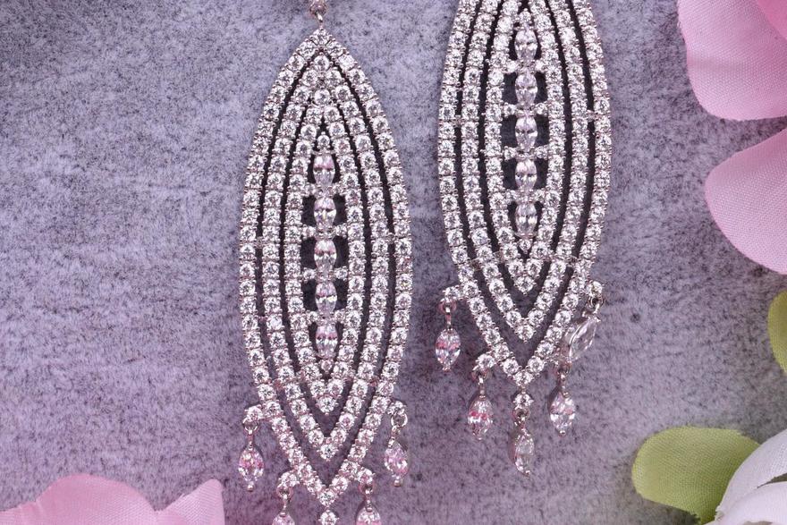 Серьги с цирконами Ivelly из Посеребренная бижутерия от  3