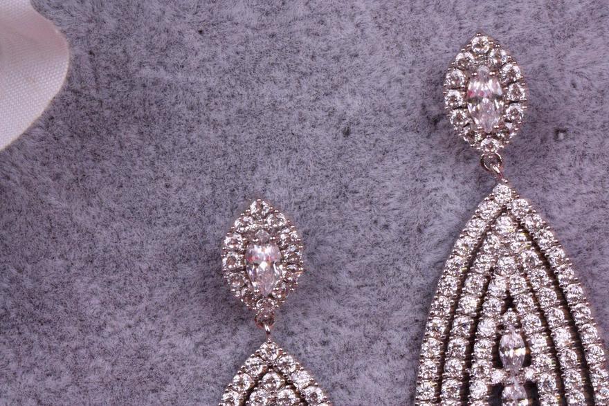 Серьги с цирконами Ivelly из Посеребренная бижутерия от  4