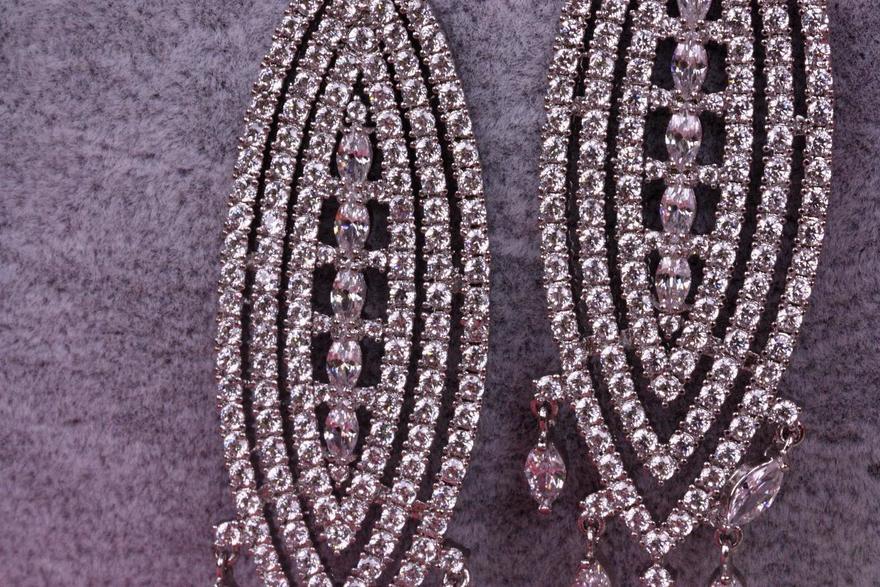 Серьги с цирконами Ivelly из Посеребренная бижутерия от  6