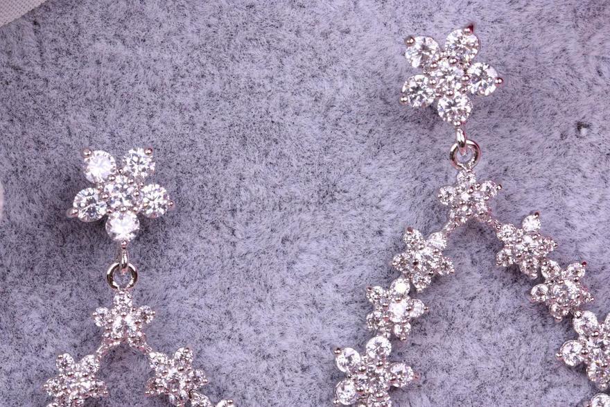 Серьги с цирконами Sindy из Посеребренная бижутерия от  4