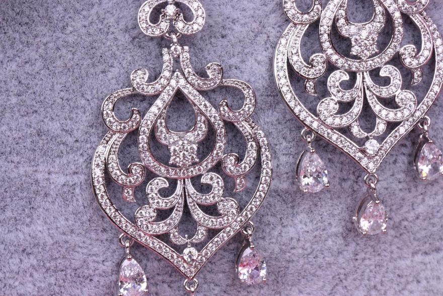 Серьги Shic с цирконами из Посеребренная бижутерия от  3