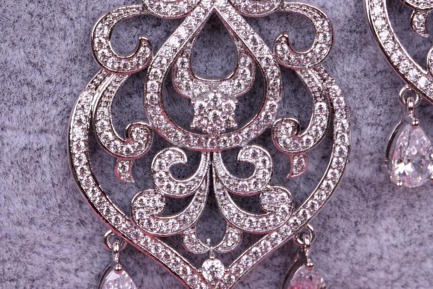 Серьги Shic с цирконами из Посеребренная бижутерия от  6