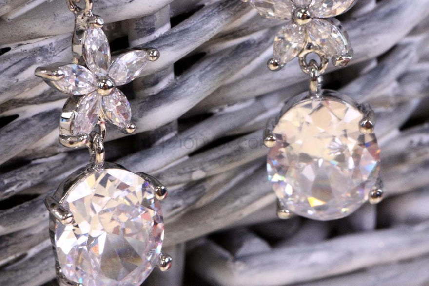 Серьги с цирконами Kate серебристые из Посеребренная бижутерия от  2