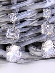 Серьги с цирконами Lilu серебристые из Посеребренная бижутерия от  1