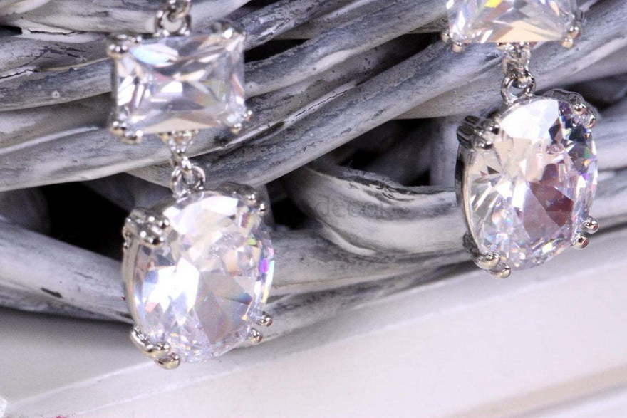 Серьги с цирконами Lilu серебристые из Посеребренная бижутерия от  2