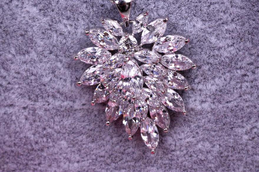 Цирконовая подвеска Geremia с цепочкой из Посеребренная бижутерия, Цирконий от  3