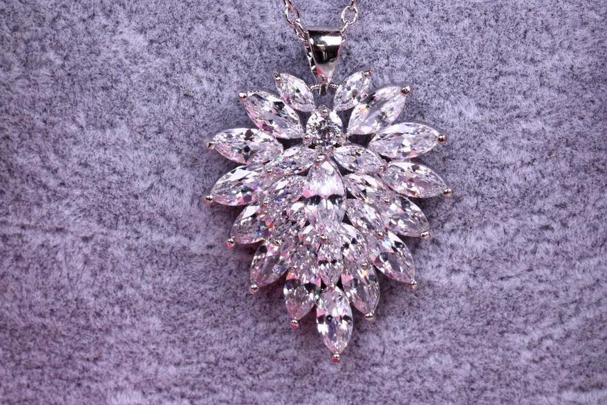 Цирконовая подвеска Geremia с цепочкой из Посеребренная бижутерия, Цирконий от  4