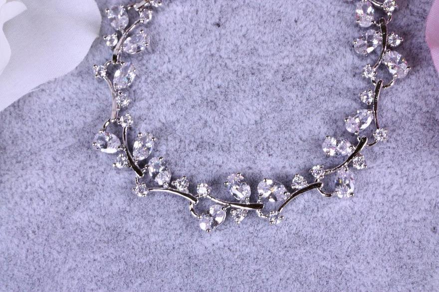 Браслет Ветви с цирконами из Посеребренная бижутерия от  3