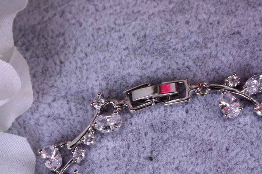 Браслет Ветви с цирконами из Посеребренная бижутерия от  5