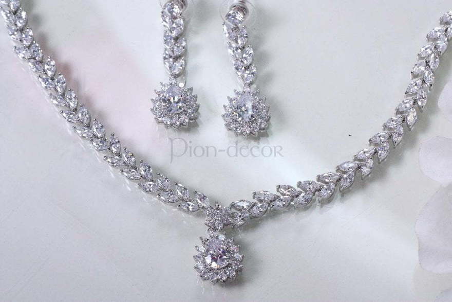 Комплект Lily с цирконами из Посеребренная бижутерия от  2