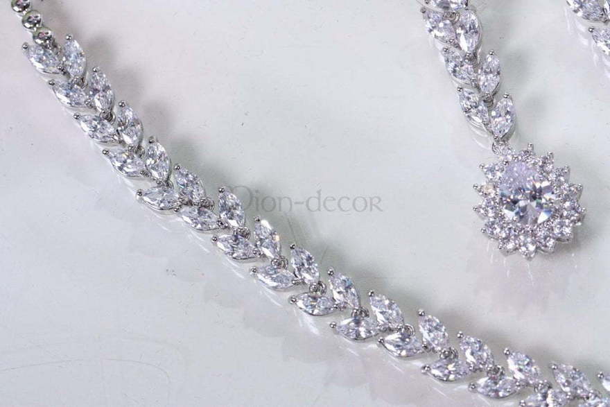 Комплект Lily с цирконами из Посеребренная бижутерия от  5