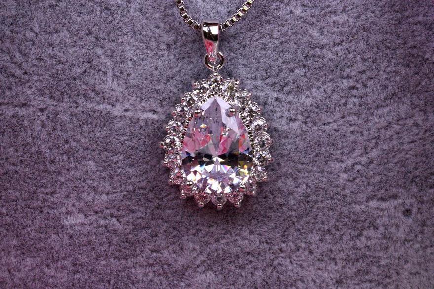 Цирконовая подвеска Tear с цепочкой из Посеребренная бижутерия, Цирконий от  3