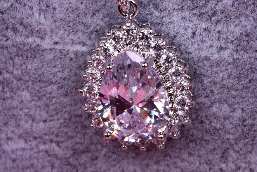 Цирконовая подвеска Tear с цепочкой из Посеребренная бижутерия, Цирконий от  4