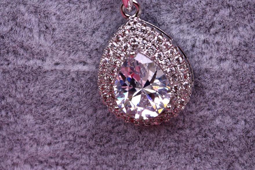 Dolores цирконовая подвеска с цепочкой из Посеребренная бижутерия, Цирконий от  4