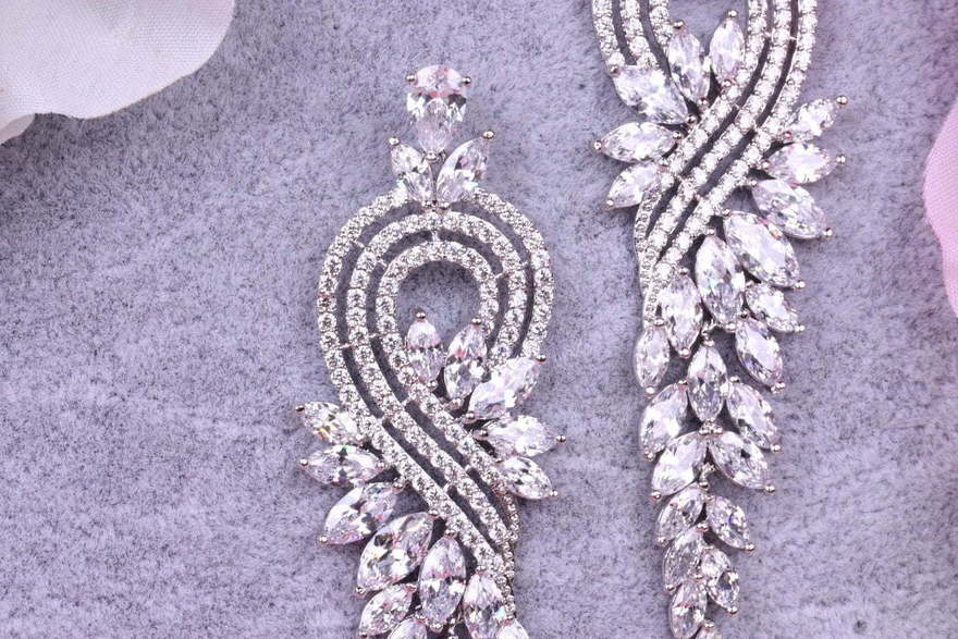 Серьги Perfezione с цирконами из Посеребренная бижутерия от  3