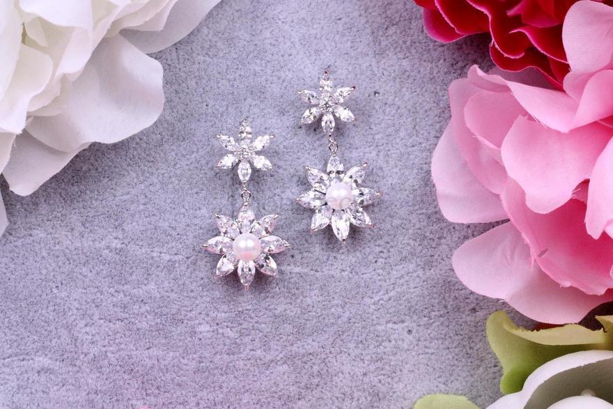 Серьги с цирконами Shine из Посеребренная бижутерия от  3