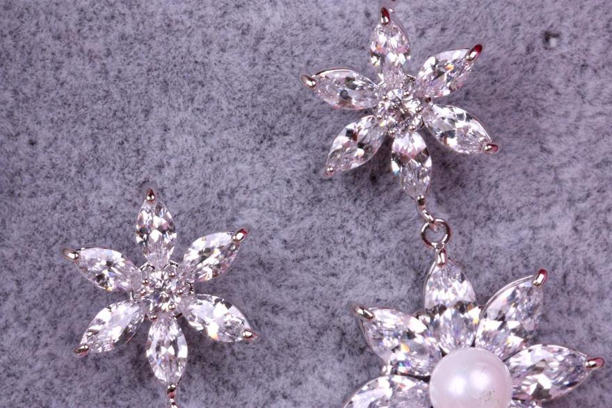 Серьги с цирконами Shine из Посеребренная бижутерия от  4