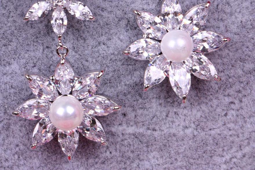 Серьги с цирконами Shine из Посеребренная бижутерия от  5