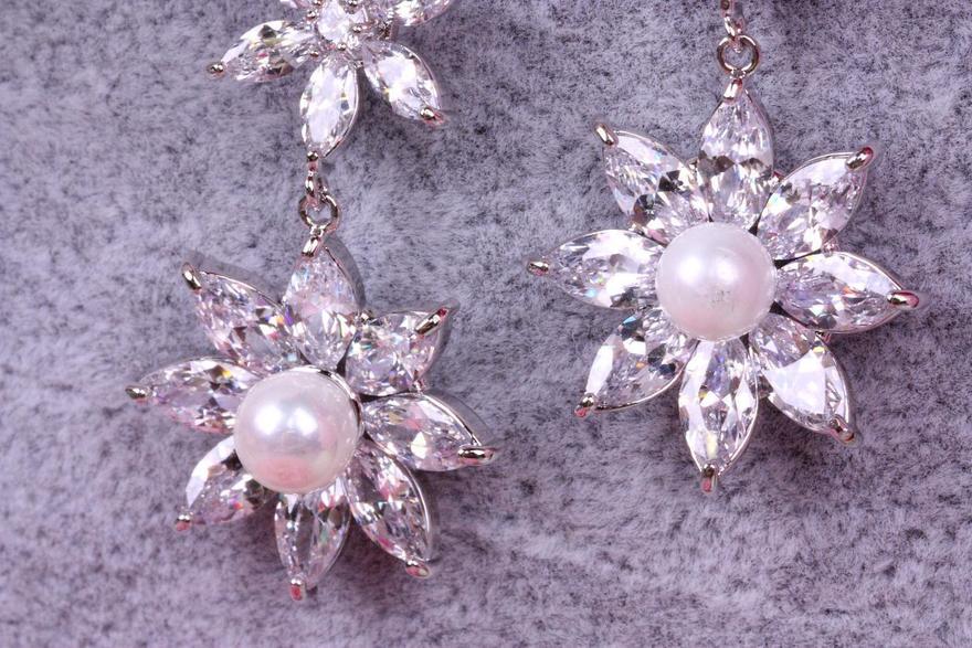 Серьги с цирконами Shine из Посеребренная бижутерия от  6