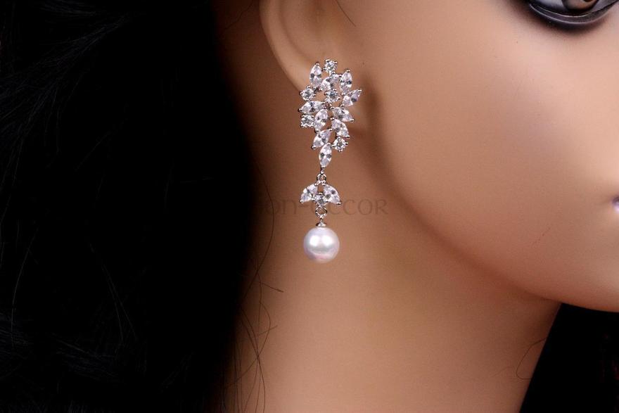 Серьги Жемчужные грозди с цирконами из Посеребренная бижутерия от  2