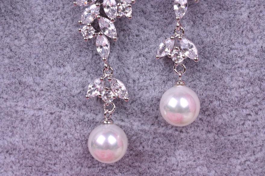 Серьги Жемчужные грозди с цирконами из Посеребренная бижутерия от  5