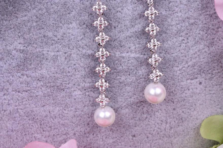 Серьги Жемчуга с цирконами из Посеребренная бижутерия от  4