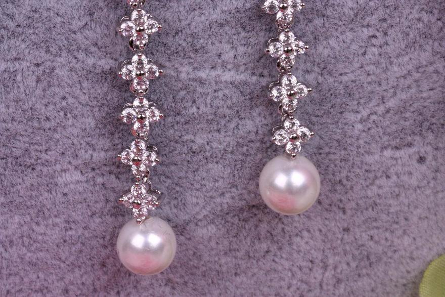 Серьги Жемчуга с цирконами из Посеребренная бижутерия от  6