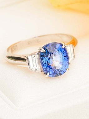 Помолвочное кольцо с эксклюзивным крупным сапфиром и бриллиантами AOG-ER-0090 из Белое золото от Ювелирный салон Art of glow 1